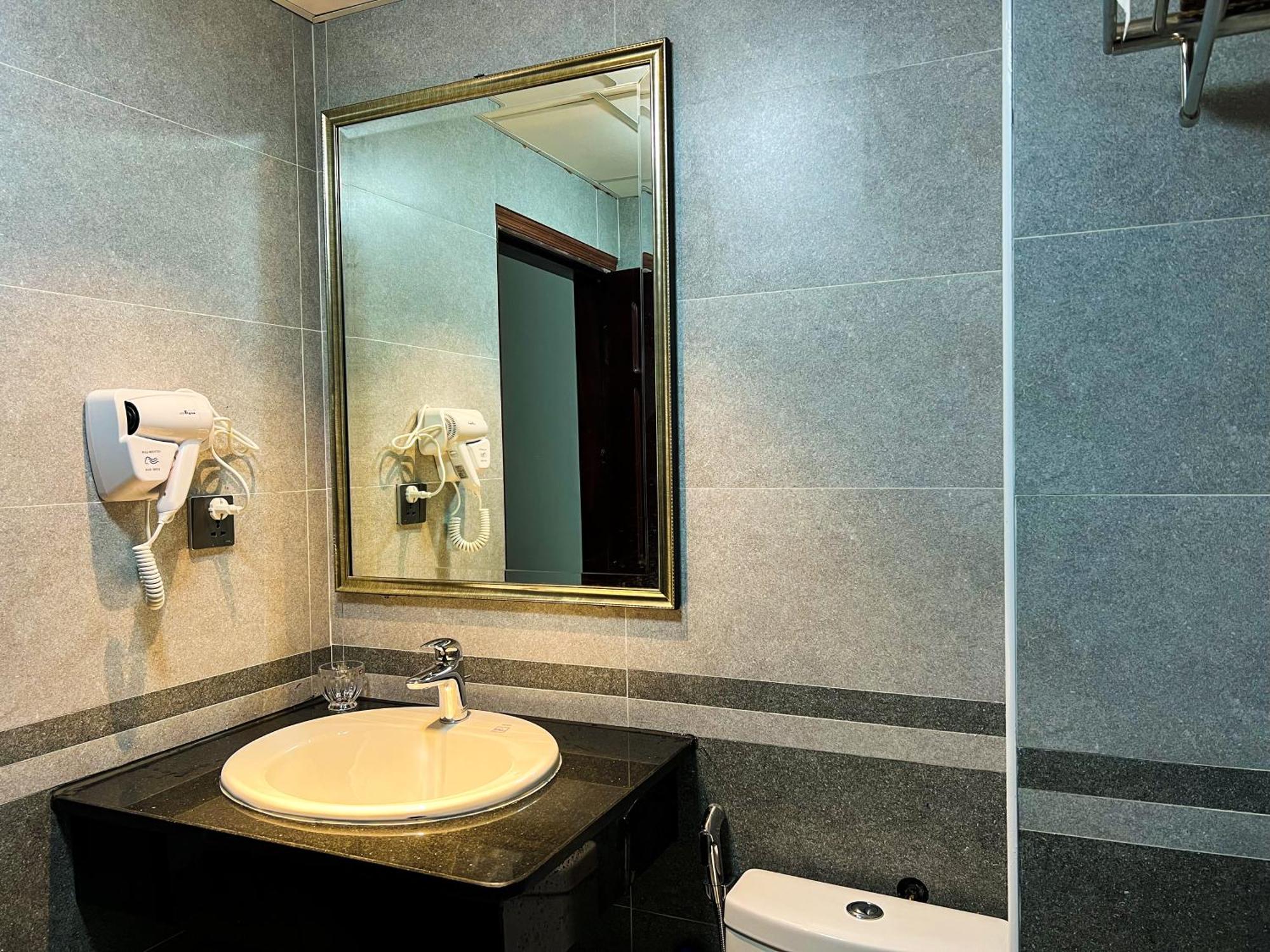 Ven Ho Hotel Hanoi Buitenkant foto