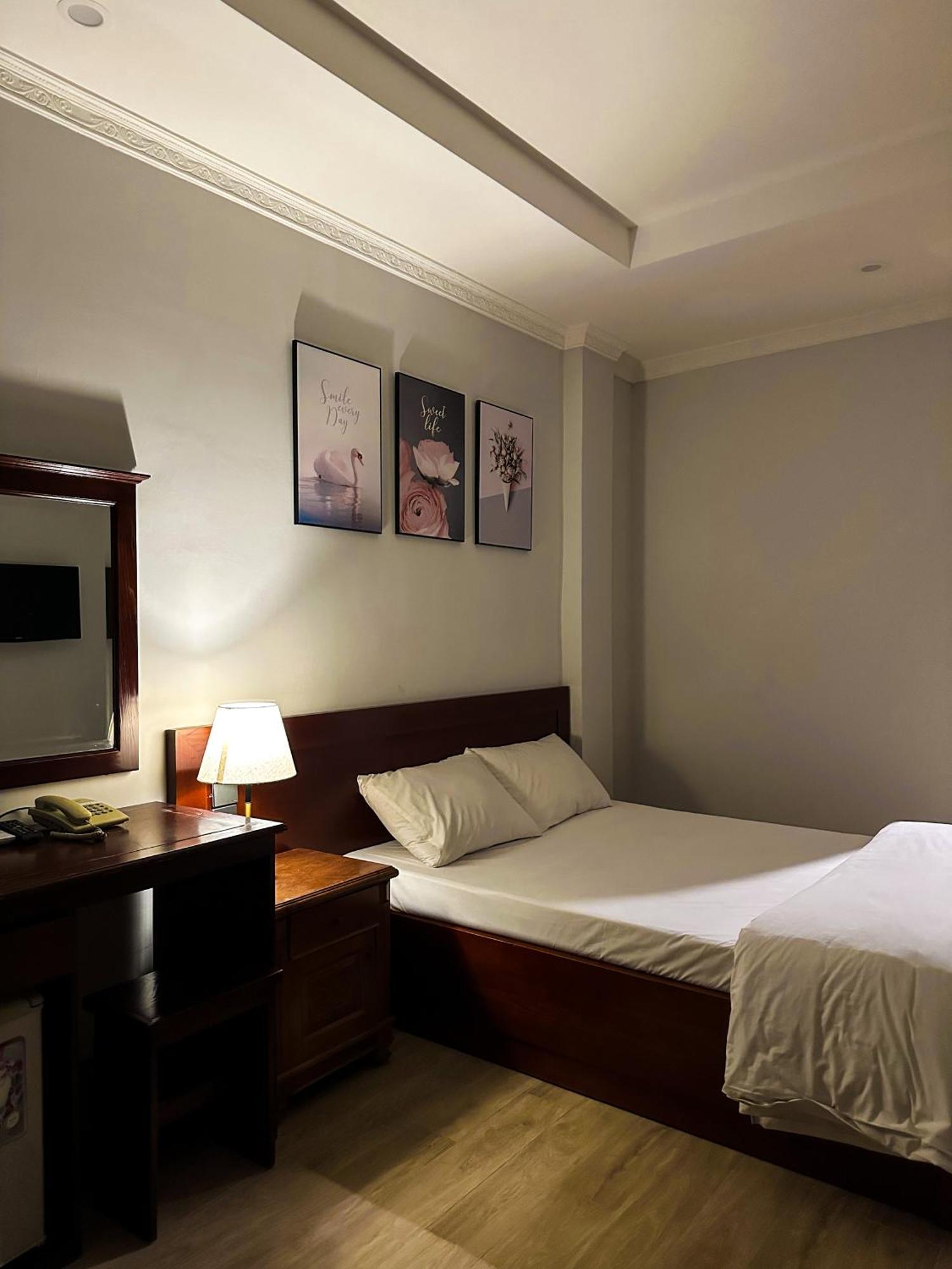 Ven Ho Hotel Hanoi Buitenkant foto